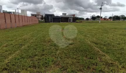 Terreno à Venda em São Carlos, no bairro Residencial Samambaia