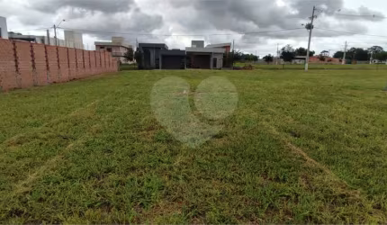 Terreno à Venda em São Carlos, no bairro Residencial Samambaia