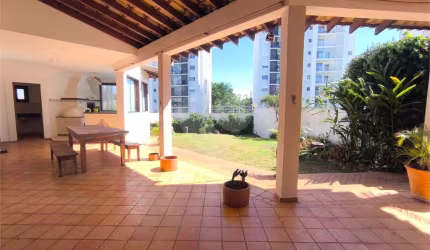 Casa de Alto Padrão à Venda no Condomínio Parque Faber I