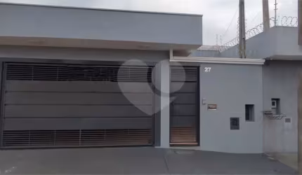 Casa á Venda em São Carlos, no bairro Parque dos Flamboyants