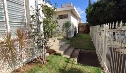 Casa à Venda de 3 dormitórios em São Carlos, no bairro Parque Santa Marta