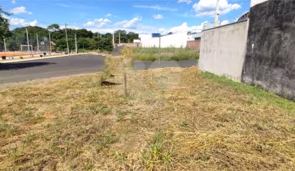Terreno à Venda em São Carlos, no bairro Parque dos Flamboyants
