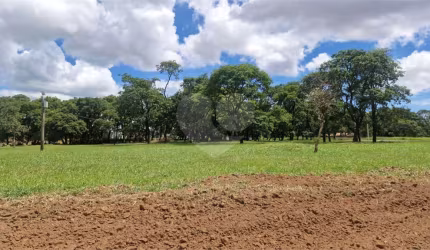 Loteamento á venda no condomínio Jardim Larine