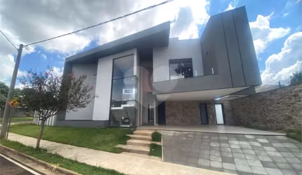 Casa à Venda no Condomínio Damha III
