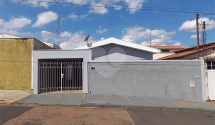 Casa Disponível para Venda ou Locação na Vila Nery – Ideal para Residência ou Comércio