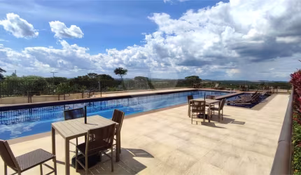 Lote à Venda em São Carlos, no Condomínio Villeneuve I