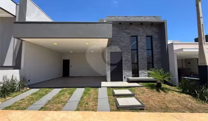 Linda casa a venda no condomínio Villeneuve