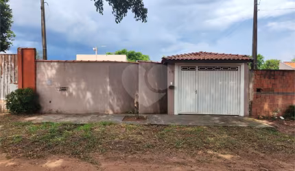 Casa à Venda - Estância Lagoa Dourada, Brotas-SP