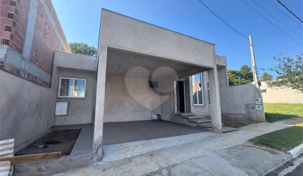 Casa em condominio em reta final de obras