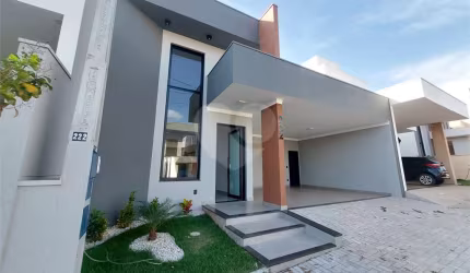 Casa térrea 3 dormitórios com piscina no condomínio Faixa Azul