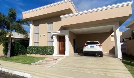 Além da casa de condomínio com 208 m² com 3 suítes