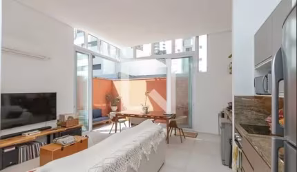 Apartamento térreo com 1 dormitório e 1 garagem