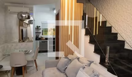 Casa de condomínio à venda com 76m², 2 quartos e 1 vaga
