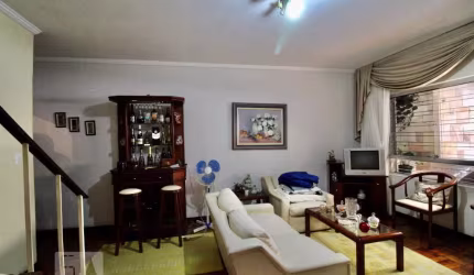 Casa à venda com 220m², 4 quartos e 2 vagas