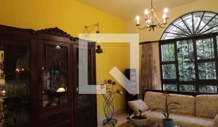 Casa à venda com 278m², 4 quartos e 2 vagas