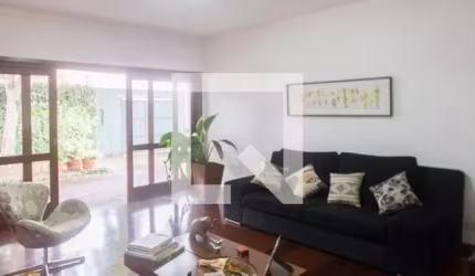 Casa à venda com 277m², 3 quartos e 3 vagas