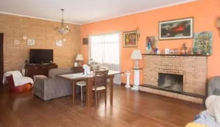Casa à venda com 330m², 5 quartos e 6 vagas