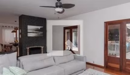 Casa à venda com 359m², 4 quartos e 4 vagas
