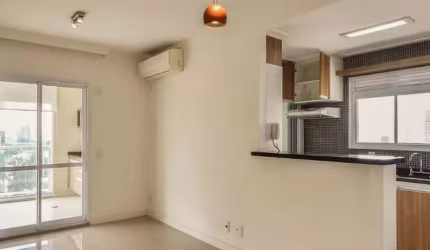 Apartamento no 8º andar com 2 dormitórios e 1 garagem