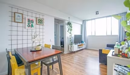 Apartamento no 10º andar com 2 dormitórios e 1 garagem