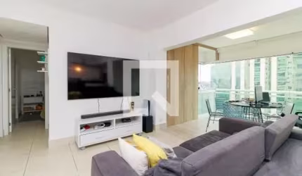 Apartamento no 15º andar com 2 dormitórios e 1 garagem