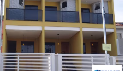 SOBRADO NOVO LINDO E MODERNO PRÓXIMO AO CHAMA SUPERMERTCADO DA AV.ITAQUERA