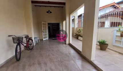 Venda de Casa Aconchegante à Apenas Passos do Mar Bairro Itaguá, Ubatuba/SP!