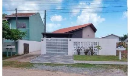 Casa com piscina, 2 quartos bairro Nereidas - Guaratuba PR