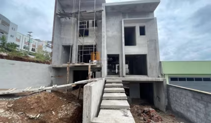 Casa com 3 quartos à venda na Crsitiano Adorino Polla, 1, Colina Sorriso, Caxias do Sul por R$ 850.000