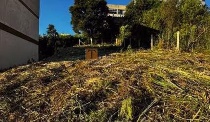 Terreno à venda na Rua Honeyde Bertussi, 1, Vinhedos, Caxias do Sul por R$ 300.000