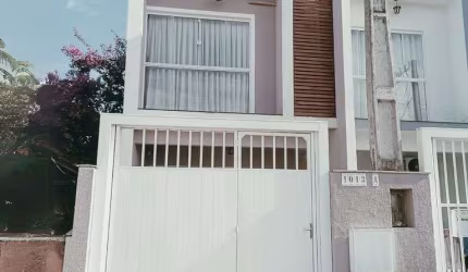 Casa Sobrado Geminado com 3 dormitórios mobiliado no Itacolomi B Piçarras