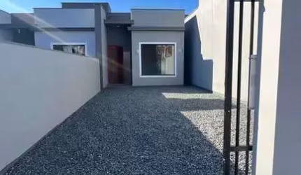 CASA GEMINADA 3°- 2 dormitórios 1 vaga de garagem a aproximadamente 800m do mar