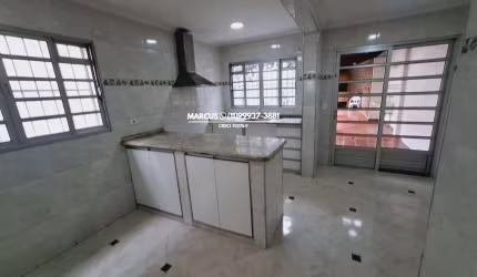 CAXINGUI LINDA CASA COM 3 QUARTOS; SUÍTE, 2 VAGAS E ÁREA DE CHURRASQUEIRA. FL23