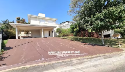 Casa em Condomínio Fechado na Granja Viana com 4 Suítes, 8 Vagas, Piscina. FL23