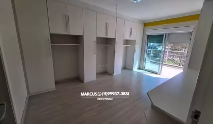 Casa em Condomínio Fechado na Granja Viana com 4 Suítes, 8 Vagas, Piscina. FL23