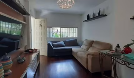 Casa Térrea, com quintal, e varias vagas de garagem - FL22
