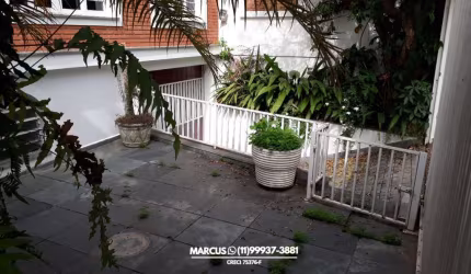 CASA NA V. SÃO FRANCISCO C/ 3 DORMS; 1 SUÍTE, 10 VGS DE GARAGEM COBERTAS. FL23
