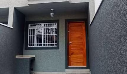 Sobrado 1 suíte com vaga de garagem FL14