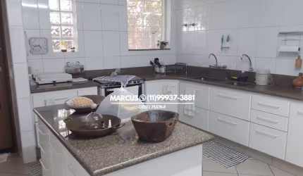 BUTANTÃ AV. CAXINGUI TÉRREA EM COND. FECHADO 3 DORMS; SUÍTE E PISCINA. FL23