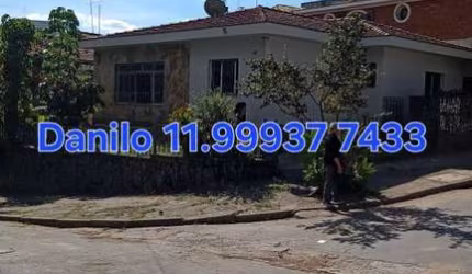 Casa reformada com 3 dormitórios e três vagas. FL51
