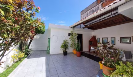 CASA COM QUINTAL CONJ RES BUTANTÃ - 3 DORMITORIOS (1 SUITE) COM 2 VAGAS