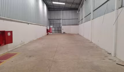 GALPÃO COM 360 M2 PORTARIA  24 HRS FL26
