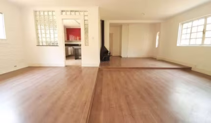 Linda casa Térrea em condomínio, Reformada, 3 suites, 5 Wc, 6 vagas e churrasqueira - FL22