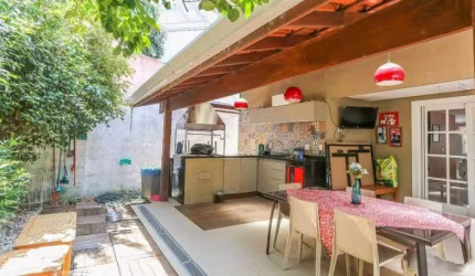 Sua Casa dos Sonhos: 5 Suítes, Lareira e Piscina. FL43