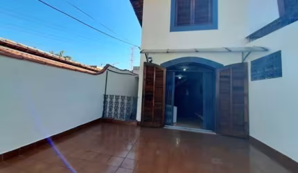Vendo sobrado,  3 quartos, 1 suite, 2 vagas, quintal - FL22