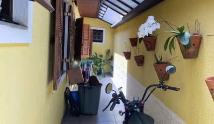 Casa Térrea de 185m² com 3 Dormitórios e 1 Suíte na Rua Coronel Serafim Leme da Silva. FL43