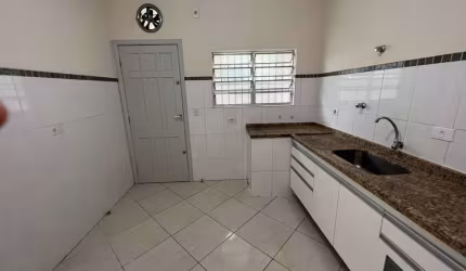 Casa térrea no Butantã 120m² 2 quartos 2 banheiros 4 vagas FL15