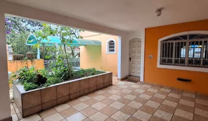 Sobrado Amplo com 4 Dormitórios e 2 Suítes no Jardim Bonfiglioli. FL43