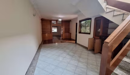 Sobrado Jardim Peri Peri: 210 metros, 4 dormitórios, 3 vagas