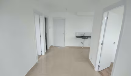 Apartamento com 2 dormitórios - 1 vaga - Varanda - Vila Gomes - FL63